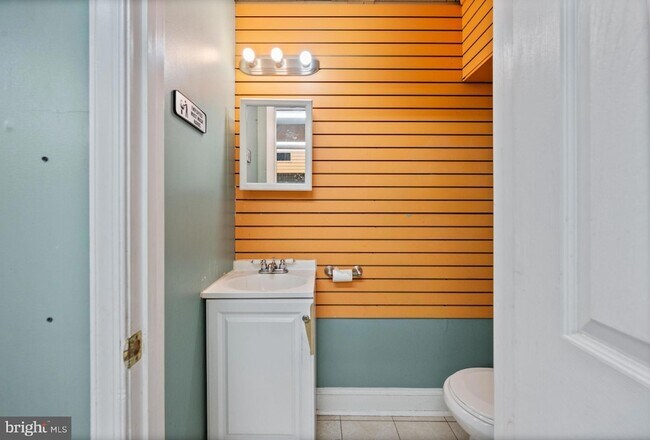 Building Photo - 807 Eastern Blvd