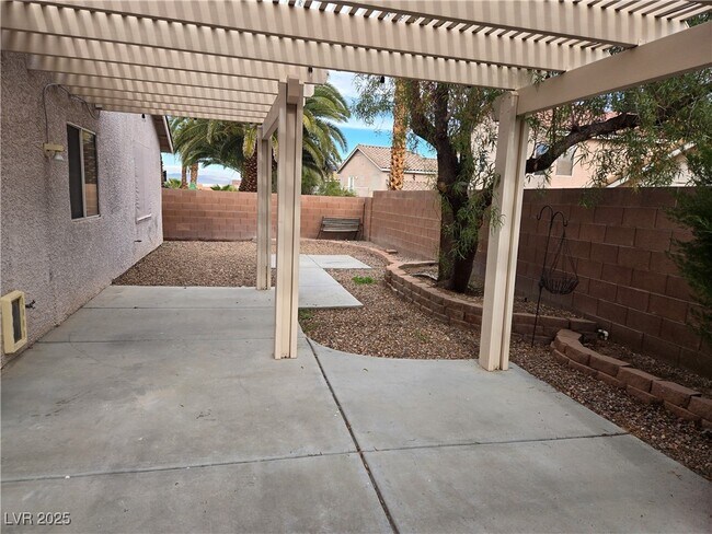 Building Photo - 326 Laguna Glen Dr