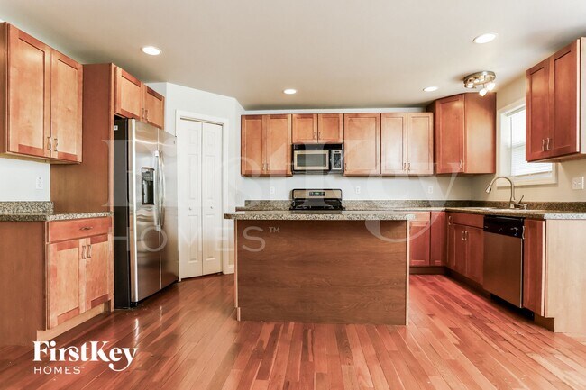 Building Photo - 207 Lithia Ave