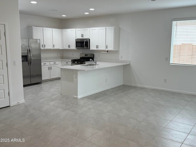 Building Photo - 15588 W Williams St