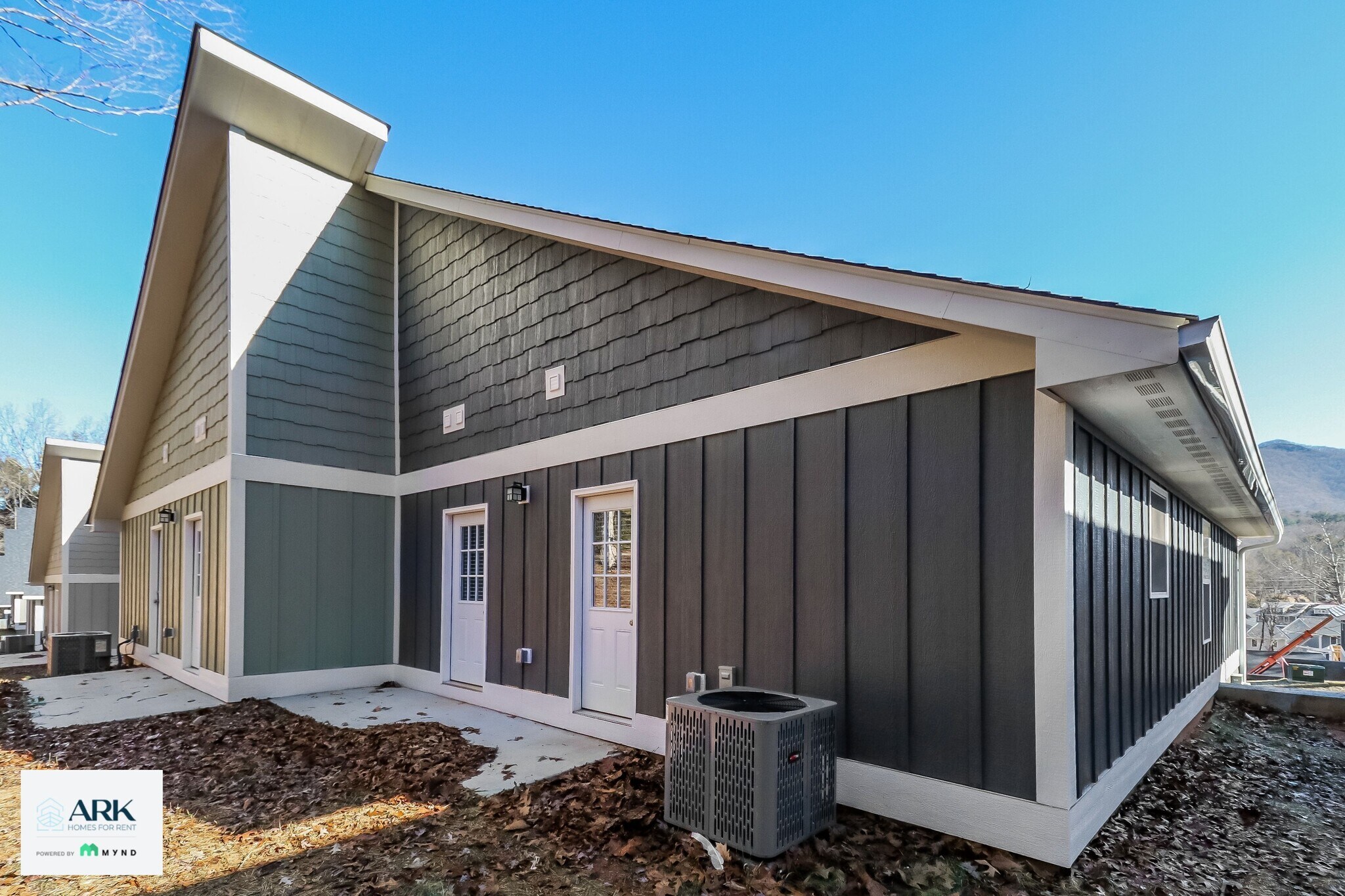 Building Photo - 440 Little Sycamore Ln