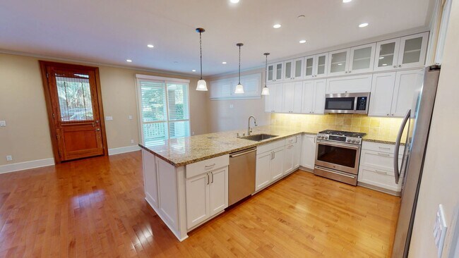 Building Photo - 244-248 B Ave