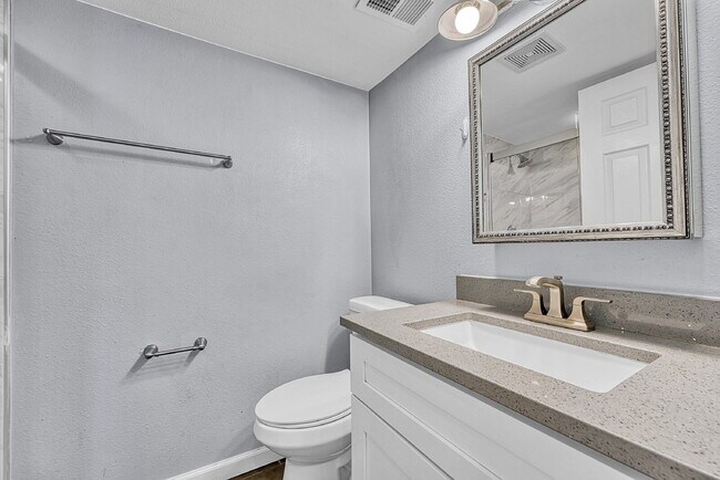 Building Photo - $1,440.95 -  1 bed, 1 bath Condo in Denver.