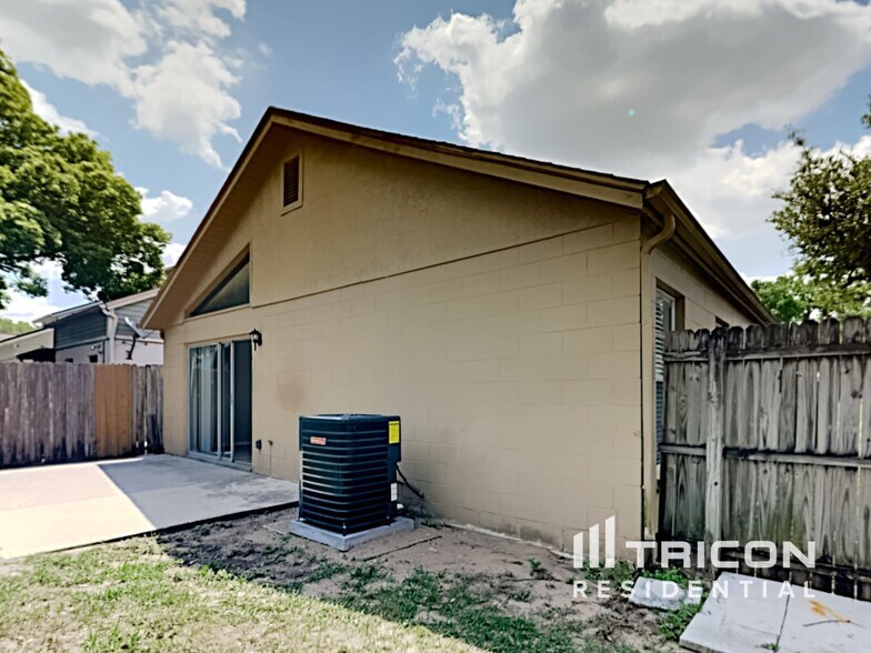 Building Photo - 1253 Ashworth Dr