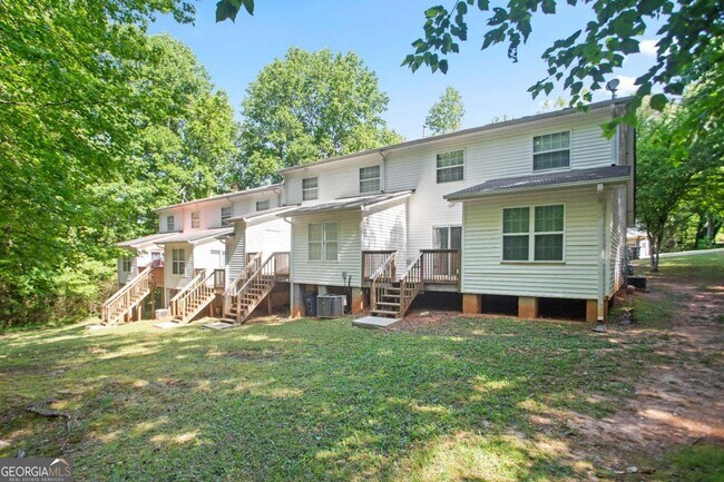 Building Photo - 6712 Lakewood Dr