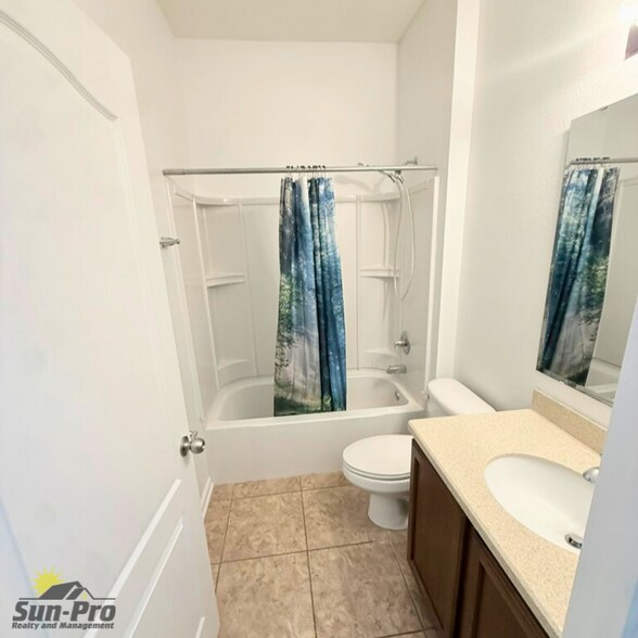 Building Photo - 1932 Cove Point Rd