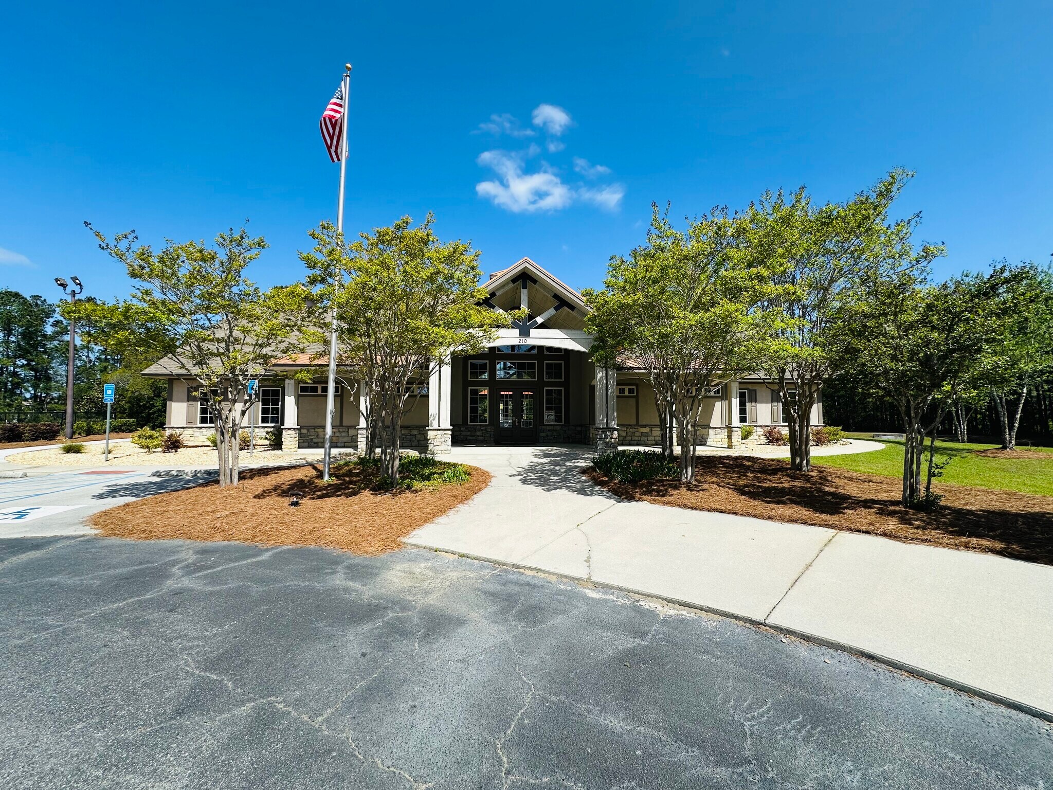 Building Photo - 226 Willow Point Cir