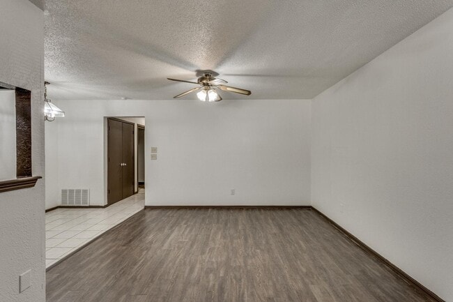 Building Photo - 2210 SW 30th St