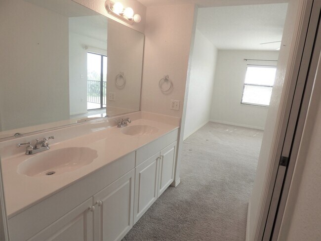 Building Photo - Rolls Landing Condo- Gated community with all the features