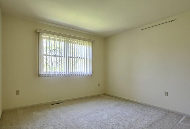 Building Photo - 50 Ironstone Dr