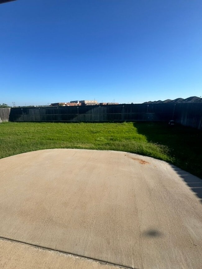 Building Photo - 162 Carriage Hills Pkwy