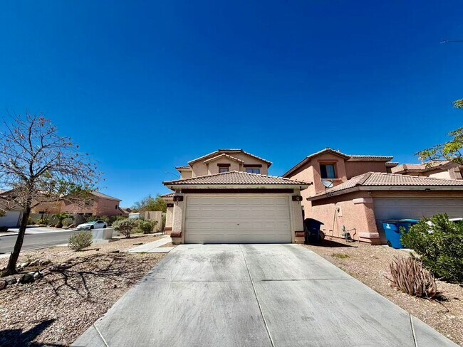 Building Photo - Very nice 2 story single family house