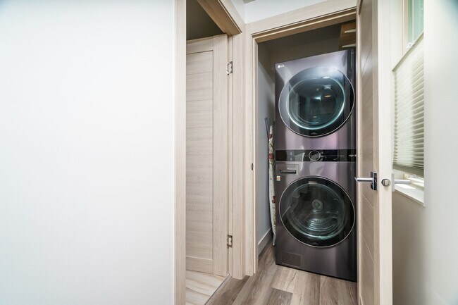 Building Photo - Stylish 3 Bedroom with Rooftop Decks and Dedicated Parking
