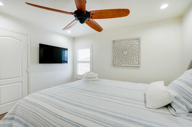 Building Photo - 17547 W Eugene Terrace