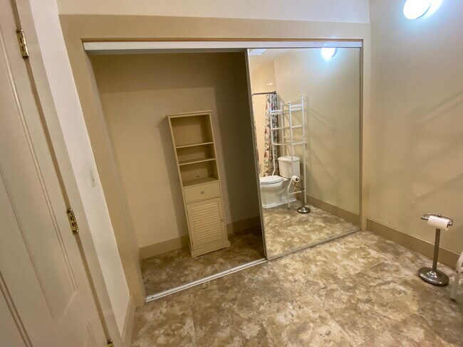 Building Photo - 1484 E Ojai Ave