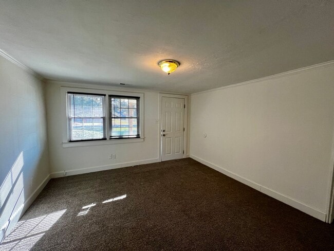 Building Photo - 109 Burlington Dr