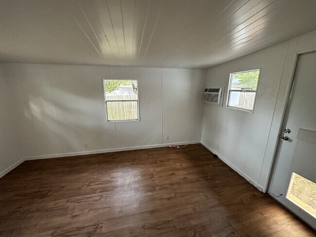 Building Photo - 2 Bed 2 Bath Mobile Home for Rent in Polk City
