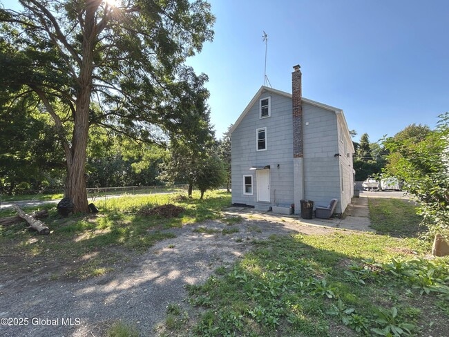 Building Photo - 553 Mumford St