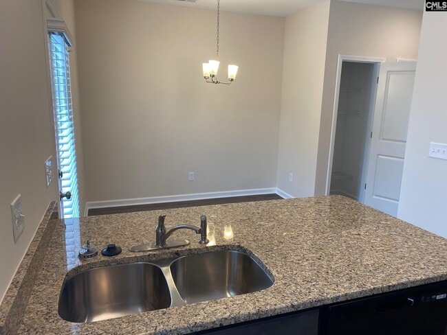 Building Photo - 421 Sharptail Dr