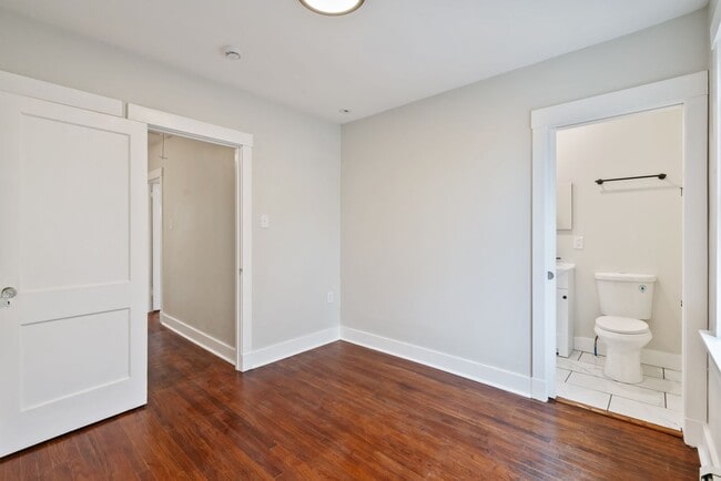 Building Photo - Exquisitely Renovated 3 Bedroom/ 2 Bath in Pittsburgh's East Side