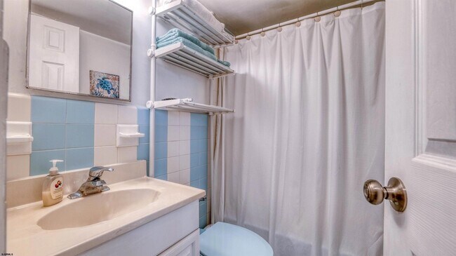 Building Photo - 108 S Montpelier Ave