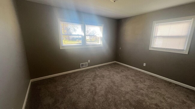 Building Photo - 5922 N 84th St