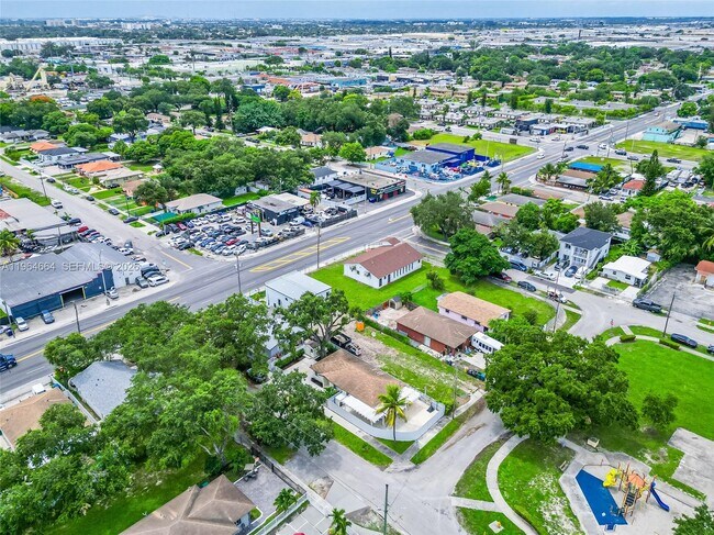 Building Photo - 3175 NW 43rd St