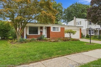 Building Photo - 39694 Birchwood Dr