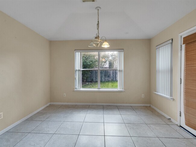 Building Photo - 3823 Beacons Vw