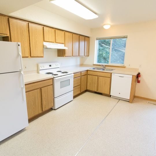 Building Photo - 462 NW Webb St