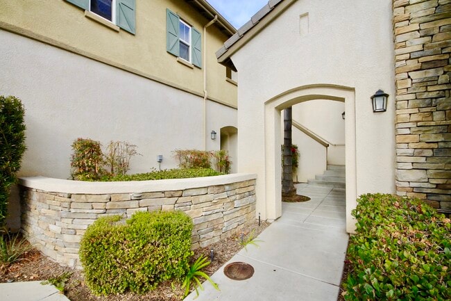 Open Entryway - 26426 Arboretum Way