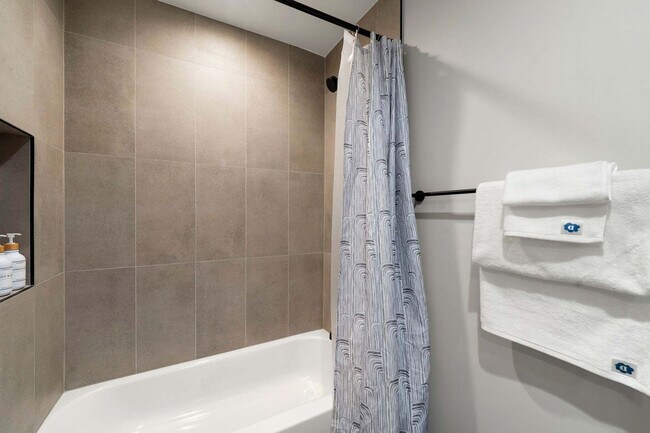 Building Photo - 6044 N Winthrop Ave