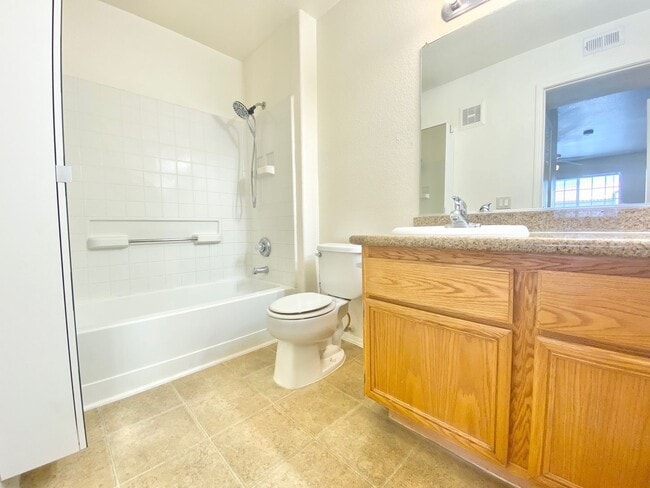 Building Photo - GORGEOUS 2 BEDROOM 2 BATH UPSTAIRS UNIT.