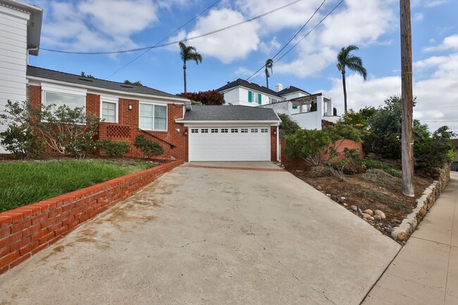 Building Photo - Stunning Point Loma Home with Downtown/Bay...