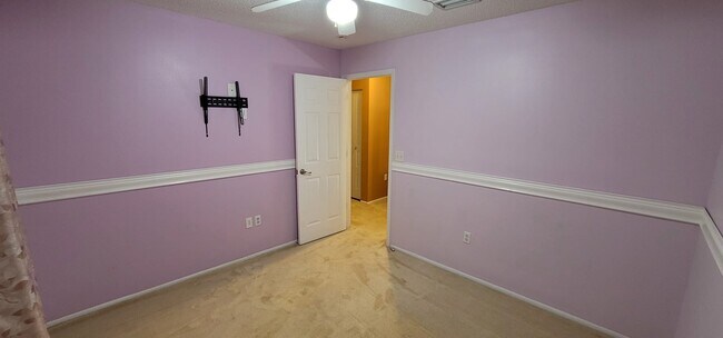 Building Photo - 1324 Franford Dr