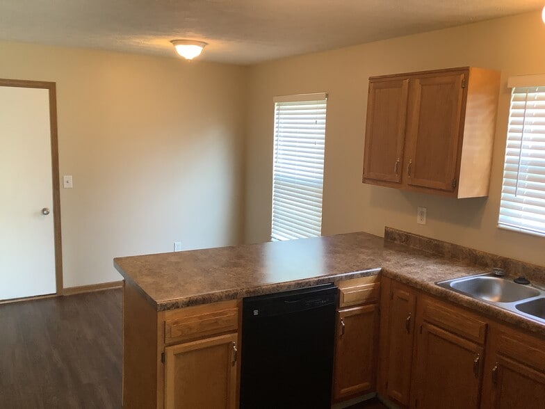 Building Photo - 940 Fox Croft Pl