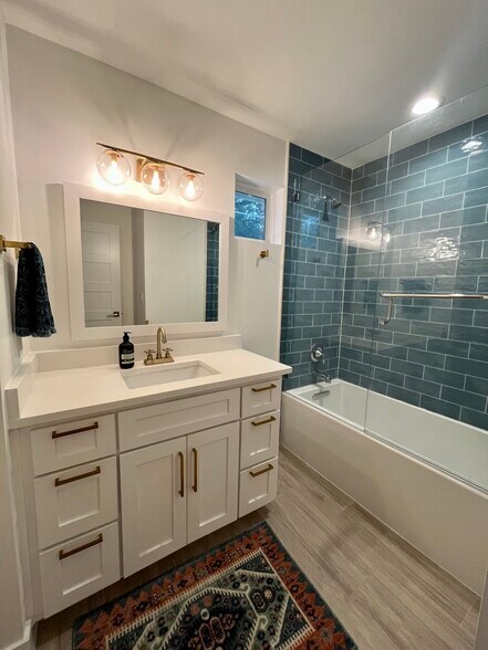 Building Photo - 4411 Lareina Dr
