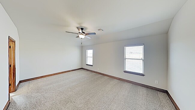 Building Photo - Very Nice 4 Bedroom 2 Bath Home in Mustang Schools