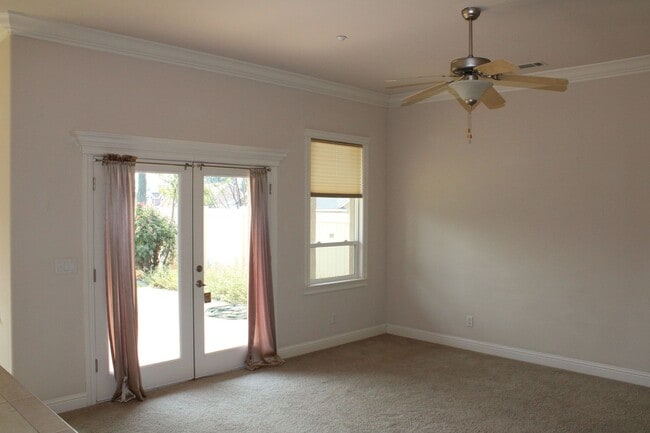 Building Photo - 4 BED/2 BATH IN THE SUNSET AVENUES SUBDIVISION