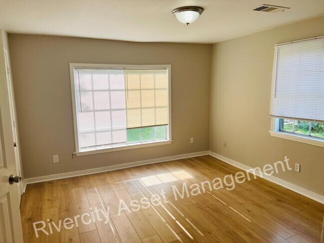 Building Photo - SECTION 8 FRIENDLY!!!! NEWLY RENOVATED READY FOR MOVE IN!!!!