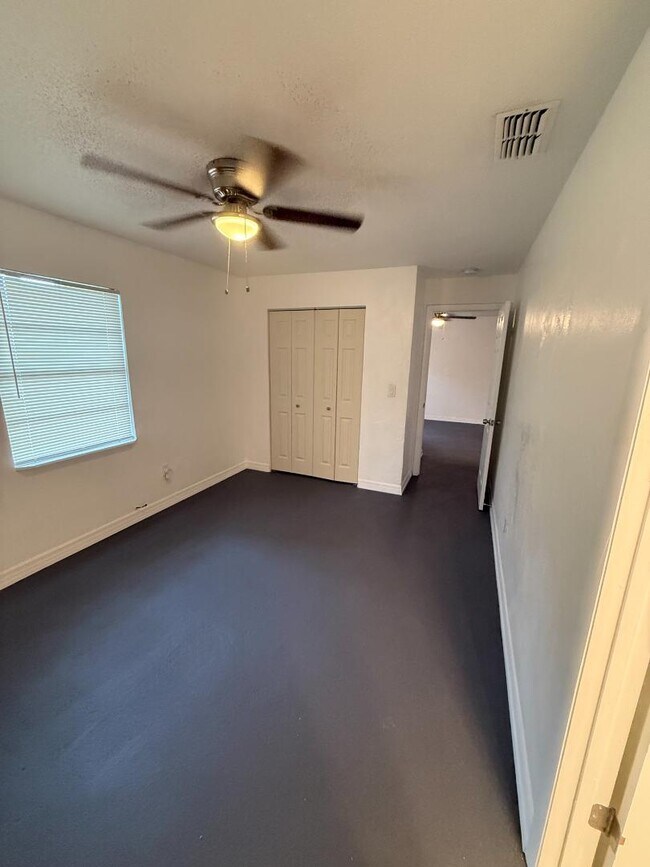Building Photo - 1587 Sunset Ln