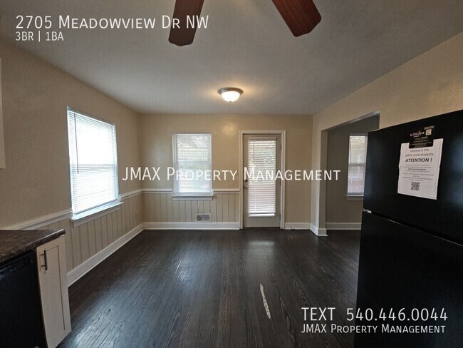 Building Photo - 2705 Meadowview Dr NW
