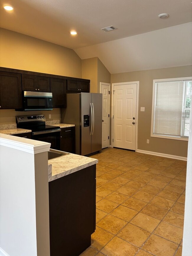 Building Photo - Beautiful 3 bedroom, 2 bath home