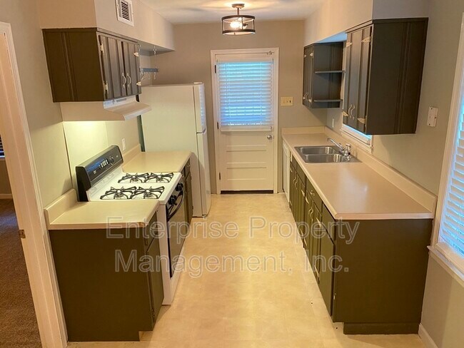 Building Photo - 1623 Delmont Rd