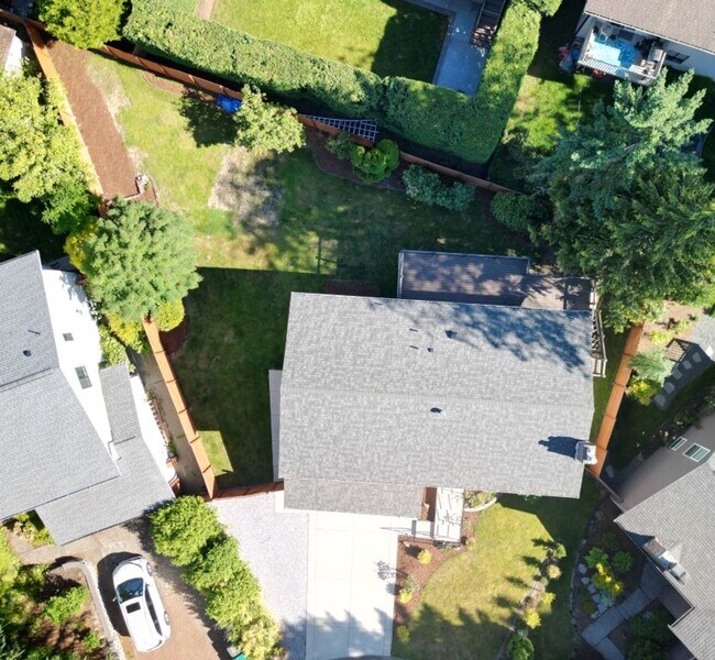 Building Photo - 4Bd/2.5Ba Kirkland House