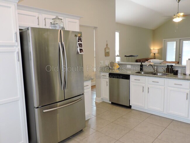 Building Photo - 5643 Vendome Ct