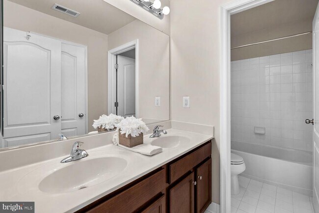 Building Photo - 22664 Amberjack Square