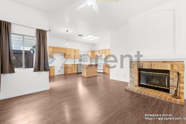 Building Photo - 27 Silver Poplar Ct