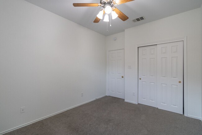 Building Photo - 702 Pampas Ricas Dr