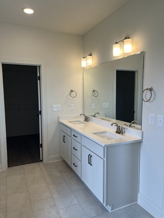 Building Photo - "Spacious 4-Bedroom Retreat with 3.5 Baths in Charming Mt. Juliet!"